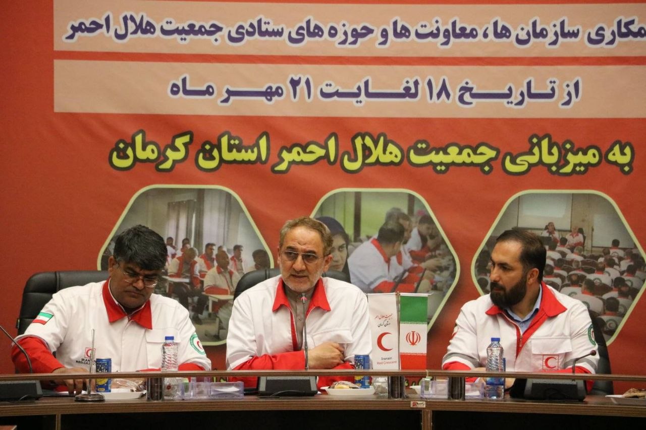   نیروهای امدادی با ایثار، سپر خطر برای نجات دیگران می‌شوند