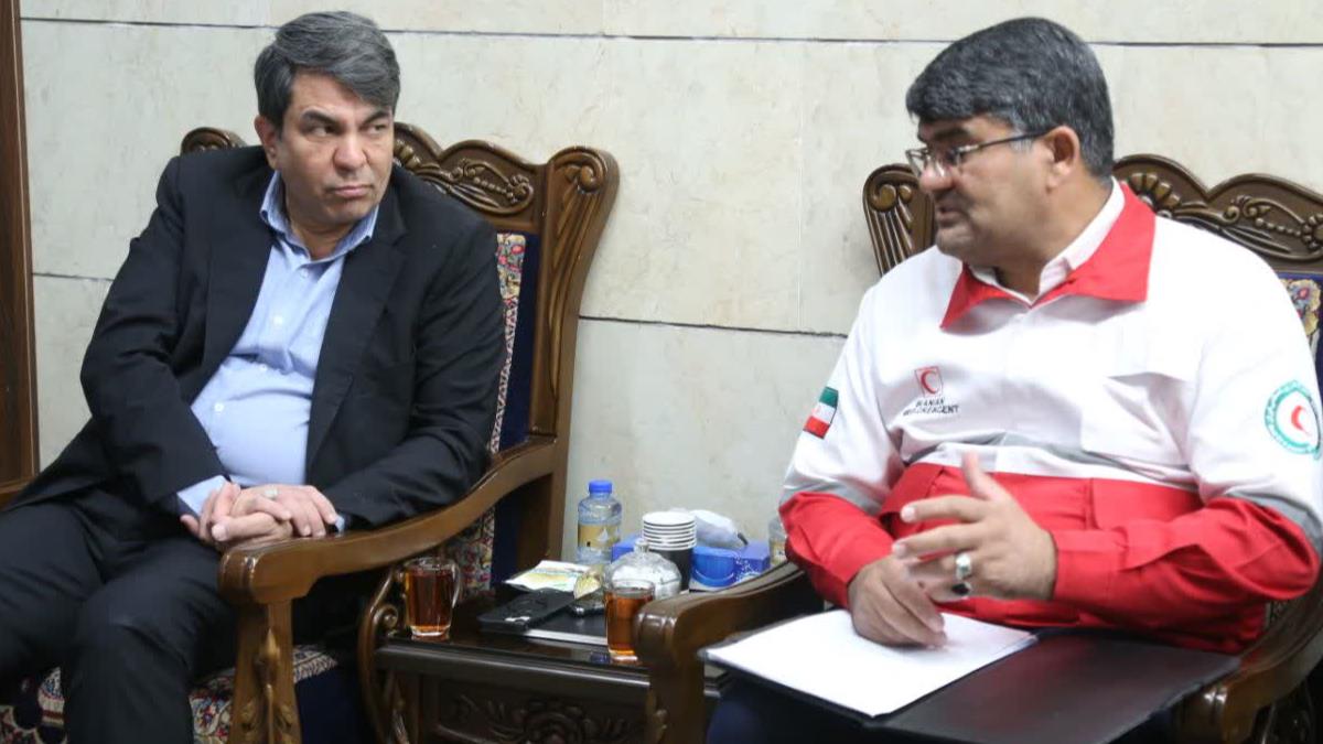 بیش از ٣٠٠ هزار نفر به داروخانههای هلال احمر کرمان مراجعه کردند