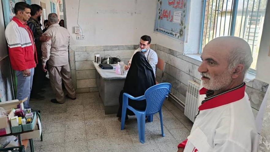 بهره مندی ٢۵٠ نفر از خدمات پزشکی و معیشتی هلال احمر زرند