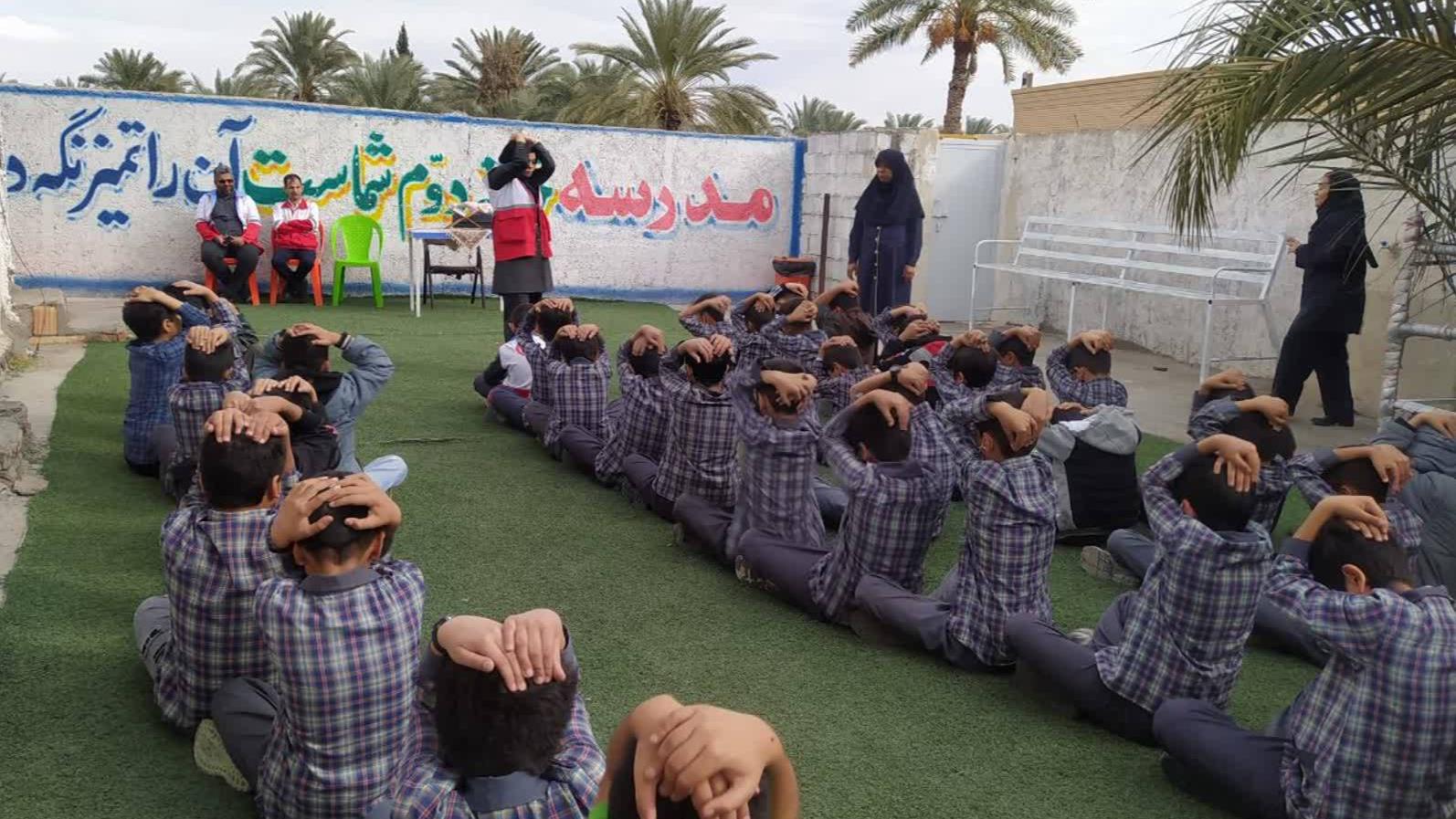 آموزش بیش از ٢٨٠٠ دانش آموز بمی در هفته ایمنی در برابر زلزله